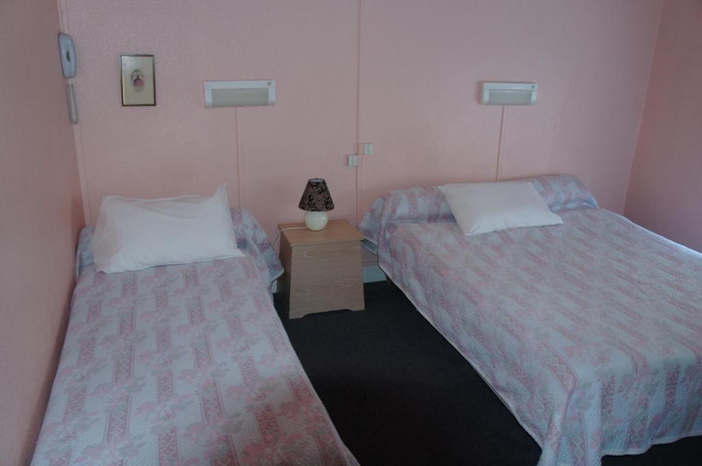 Hotel Le Commerce Bagnères-de-Bigorre Chambre photo